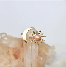 Load image into Gallery viewer, Mesa Blue Peach Moonstone Sun and Moon Ring
